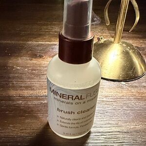 Mineral Fusion Brush Cleaner - Frosted White